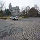 Parking voor de kerk van Mariakerke